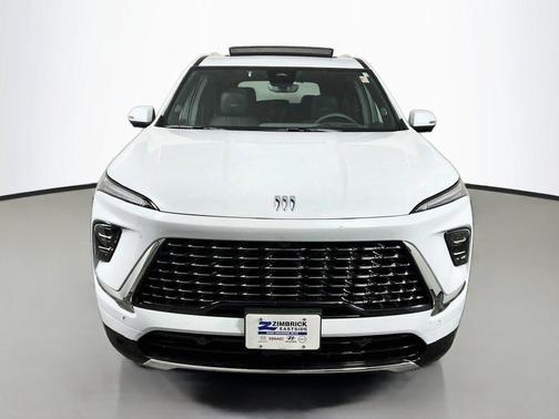 Iridescent White Tricoat 2027 Buick Enclave Avenir
