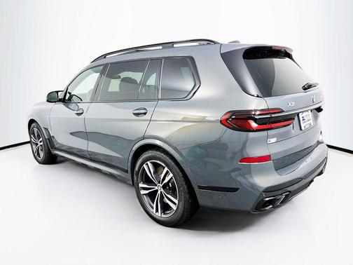 2025 BMW X7 M60i