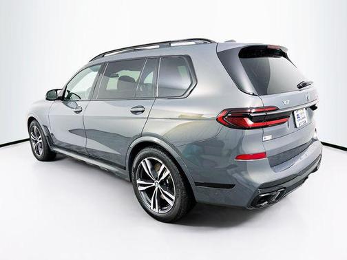 2025 BMW X7 M60i