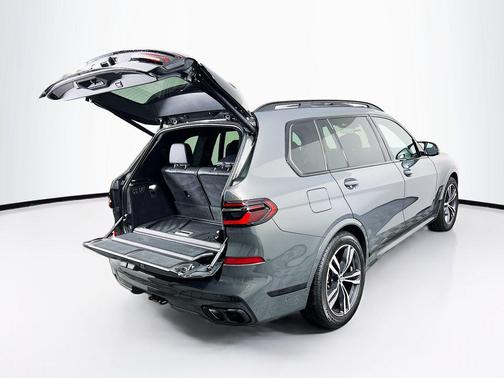 2025 BMW X7 M60i