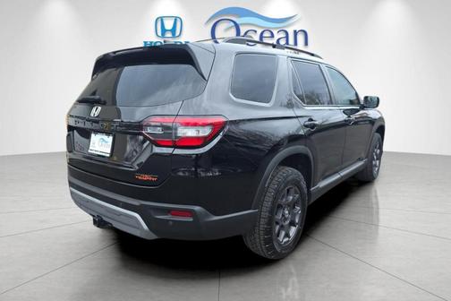 Crystal Black Pearl 2023 Honda Pilot TrailSport