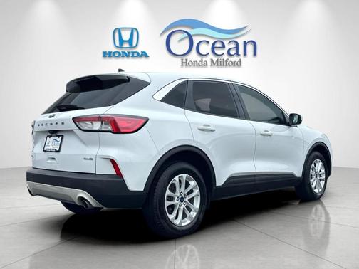 Oxford White 2020 Ford Escape SE