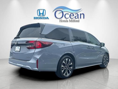 Sonic Gray Pearl 2025 Honda Odyssey Elite