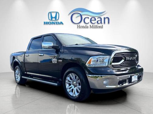 Brilliant Black Crystal Pearlcoat 2017 RAM 1500 Longhorn