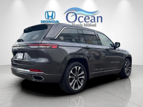 Metallic 2022 Jeep Grand Cherokee Overland