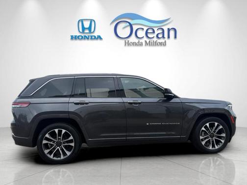 Metallic 2022 Jeep Grand Cherokee Overland