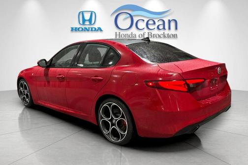 Rosso 2022 Alfa Romeo Giulia Ti