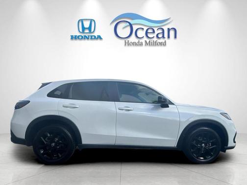 Platinum White 2024 Honda HR-V Sport
