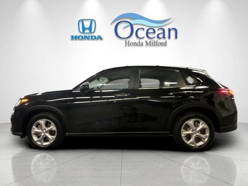 Crystal Black Pearl 2025 Honda HR-V LX
