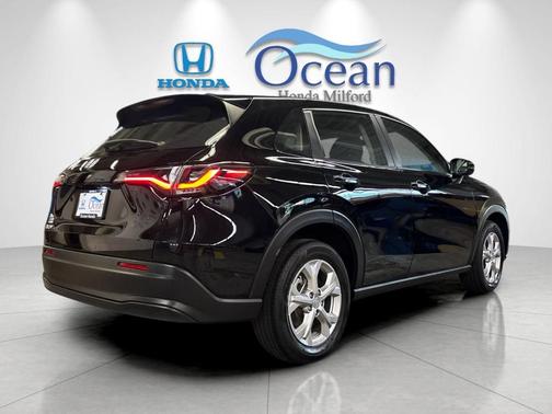 Crystal Black Pearl 2025 Honda HR-V LX