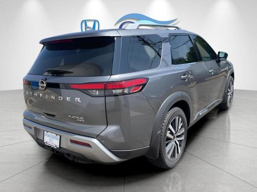 2022 Nissan Pathfinder Platinum