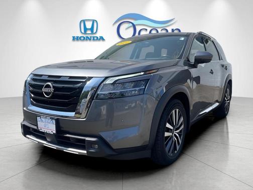 2022 Nissan Pathfinder Platinum
