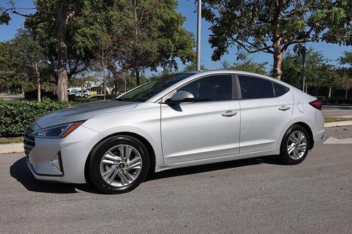 Silver 2019 Hyundai ELANTRA SEL