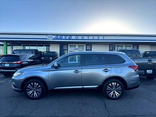 2020 Mitsubishi Outlander SE