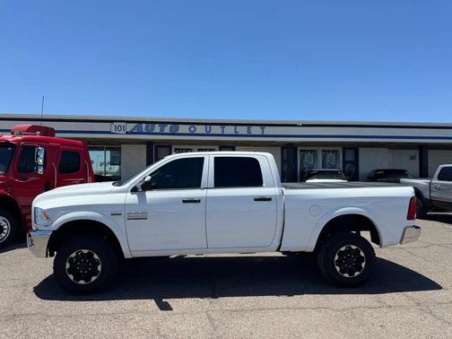 Bright White Clearcoat 2018 RAM 2500 Tradesman Crew Cab 4x4 6'4' Box