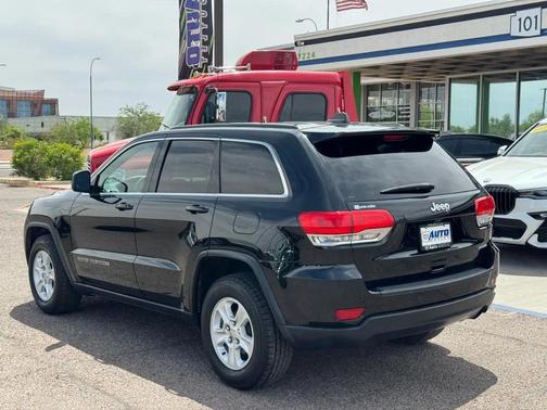 Diamond Black Crystal Pearlcoat 2017 Jeep Grand Cherokee Laredo