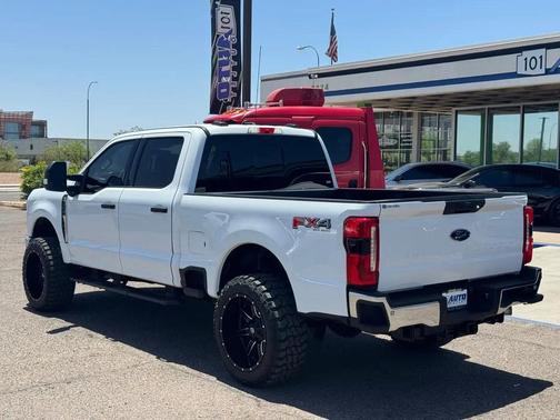 Oxford White 2023 Ford F-250 XLT