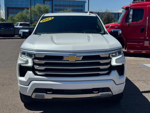 Iridescent Pearl Tricoat 2023 Chevrolet Silverado 1500 High Country
