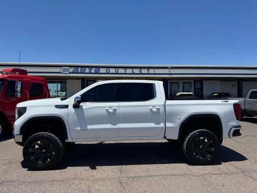 Summit White 2024 GMC Sierra 1500 SLE