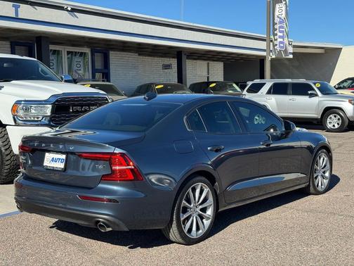 2020 Volvo S60 T6 Momentum