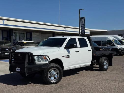 Bright White Clearcoat 2018 RAM 3500 Tradesman Crew Cab 4x4 8' Box