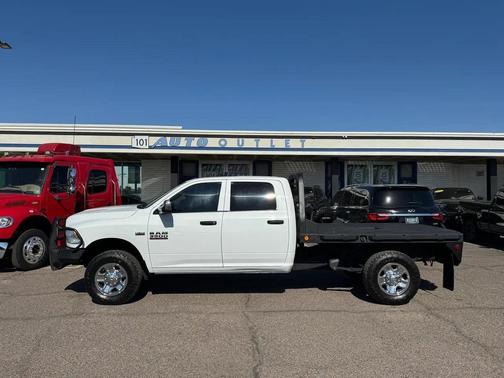 Bright White Clearcoat 2018 RAM 3500 Tradesman Crew Cab 4x4 8' Box