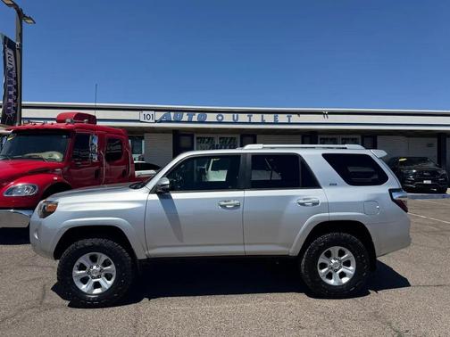 Classic Silver Metallic 2018 Toyota 4Runner SR5