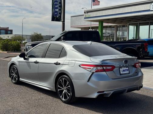 2020 Toyota Camry SE