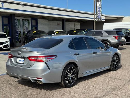 2020 Toyota Camry SE