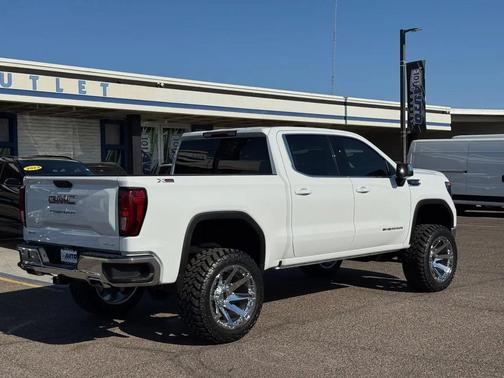 Summit White 2023 GMC Sierra 1500 SLE