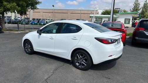 2019 Toyota Yaris Sedan LE