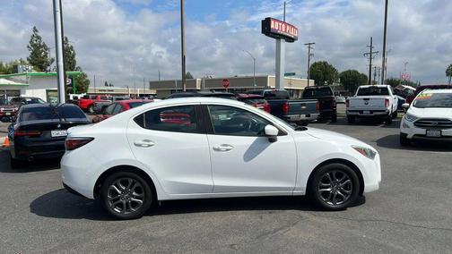 2019 Toyota Yaris Sedan LE