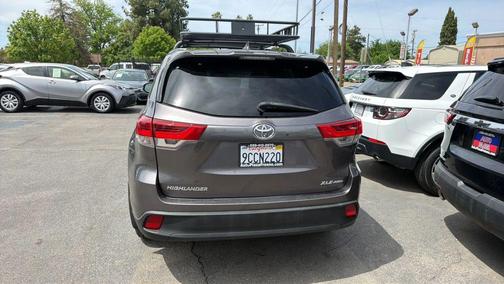 Gray 2019 Toyota Highlander XLE
