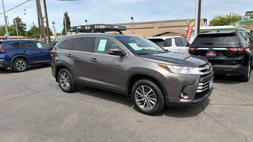 Gray 2019 Toyota Highlander XLE