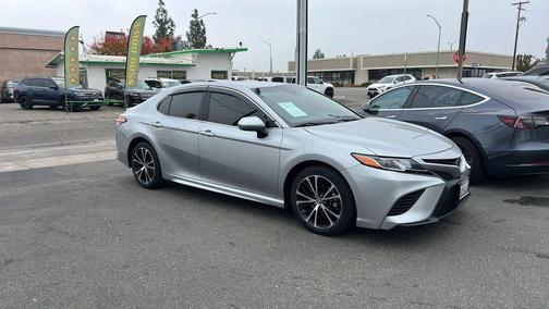 2020 Toyota Camry SE