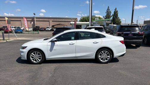 White 2018 Chevrolet Malibu LT