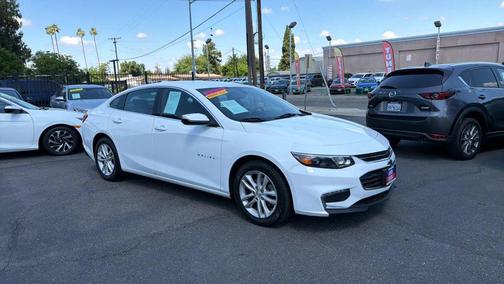 White 2018 Chevrolet Malibu LT