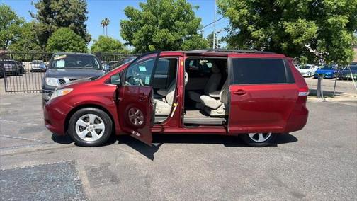 2013 Toyota Sienna LE