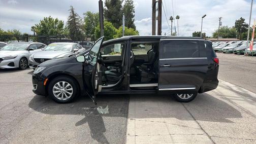 Black 2019 Chrysler Pacifica Touring L