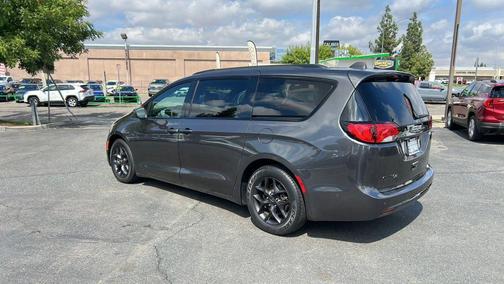 2018 Chrysler Pacifica Touring-L