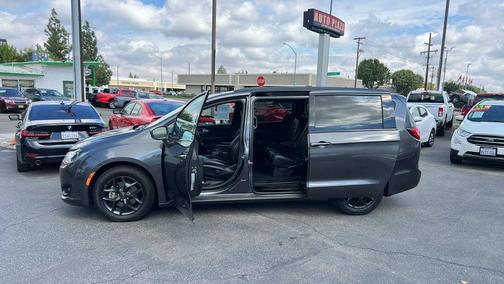 2018 Chrysler Pacifica Touring-L