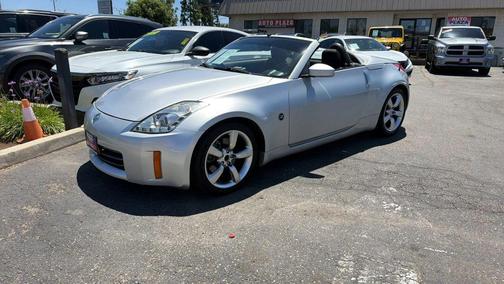Silver 2008 Nissan 350Z Enthusiast