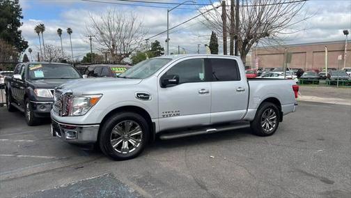 2017 Nissan Titan SV