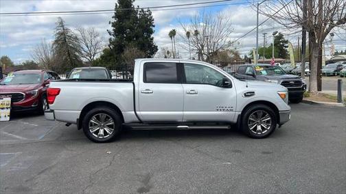 2017 Nissan Titan SV