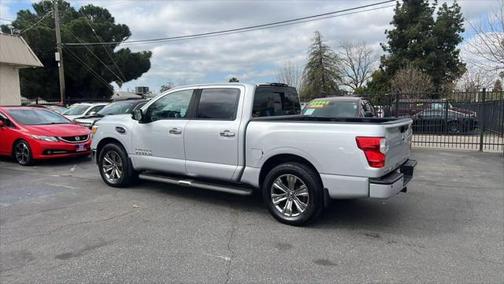 2017 Nissan Titan SV