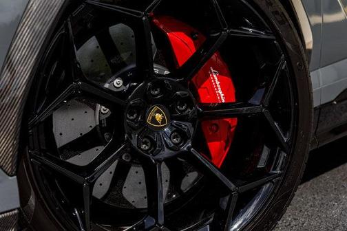 2023 Lamborghini Urus Performante