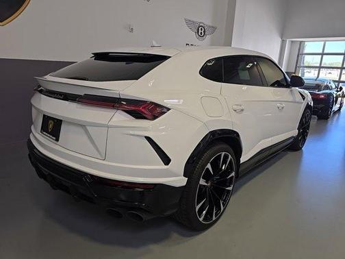 2022 Lamborghini Urus Base