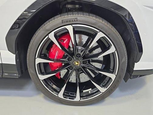 2022 Lamborghini Urus Base