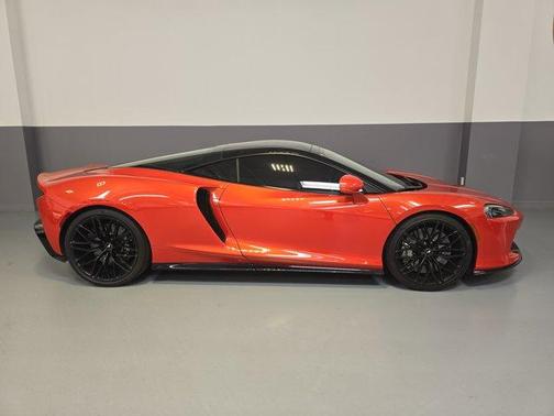 2022 McLaren GT Base