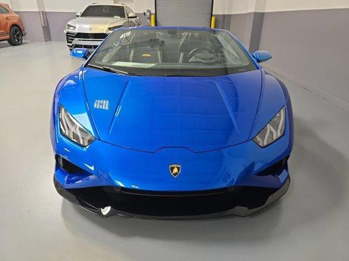 2022 Lamborghini Huracan EVO Base